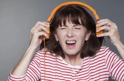 Qulaqcıqlardan istifadə eşitməyə necə təsir edir?